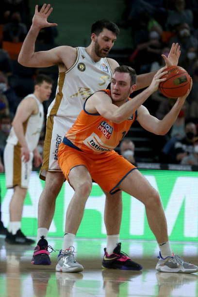 现代足球不 现代足球不